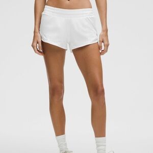 Lululemon Hotty Hot Shorts 2.5 Low Rise in White size 4